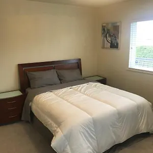 https://spacious-and-bright-large-suite-with-separate-bathroom.richmond-hotels.com